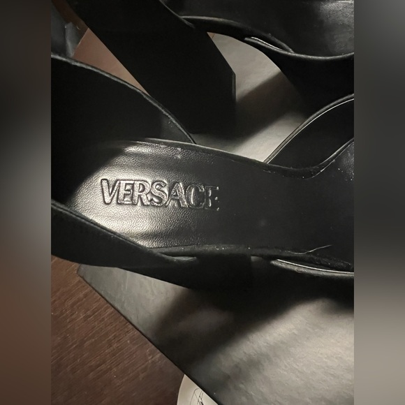 VERSACE Medusa Aevitas Satin Crystal-Embellished Platform Pumps Black 41EU/11US - Picture 4 of 12